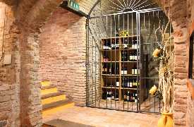 Cantina dei vini Ristorante Taverna del Ghiottone Fano 